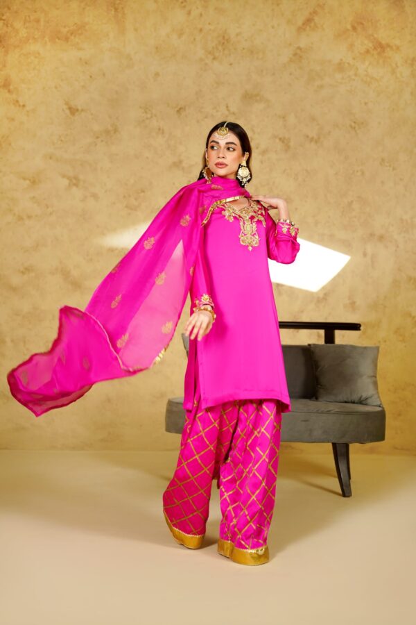 WhatsApp Image 2025-12-08 at 1.48.30 PM Gulabi Gold Lux