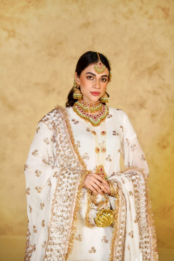 WhatsApp Image 2025-12-08 at 1.59.03 PM (1) Zarqa White