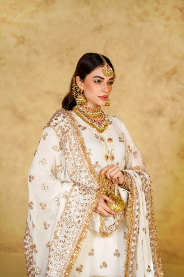 WhatsApp Image 2025-12-08 at 1.59.03 PM (2) Zarqa White