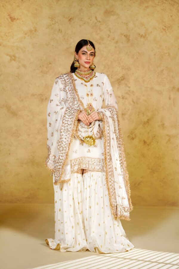 WhatsApp Image 2025-12-08 at 1.59.04 PM (1) Zarqa White