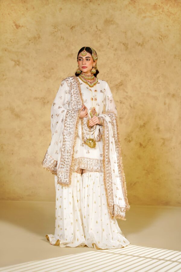 WhatsApp Image 2025-12-08 at 1.59.04 PM Zarqa White