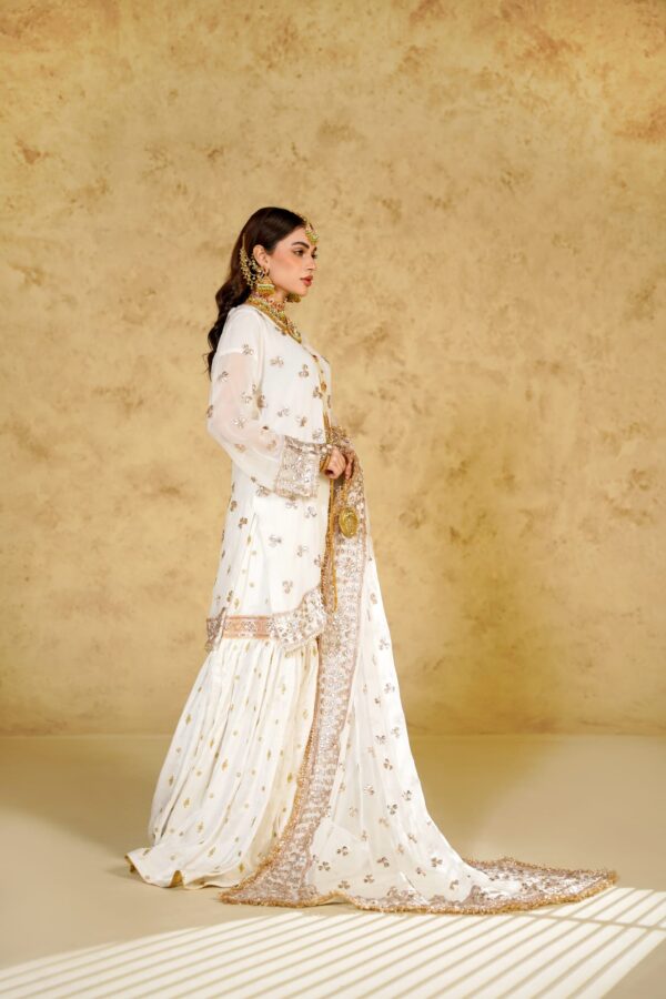 WhatsApp Image 2025-12-08 at 1.59.05 PM Zarqa White